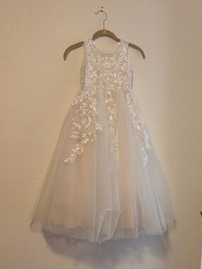 Ivory Lace Tulle Girls' Dress - Elegant Flower Appliqué